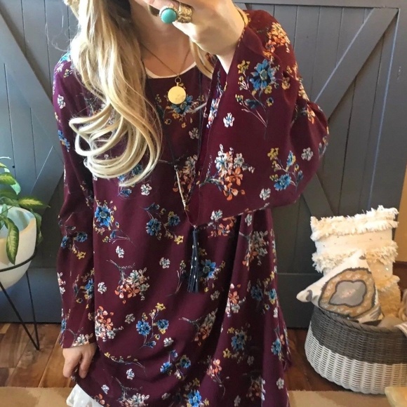 Dresses & Skirts - NWT Floral Long Sleeve Tunic Knee Length Dress